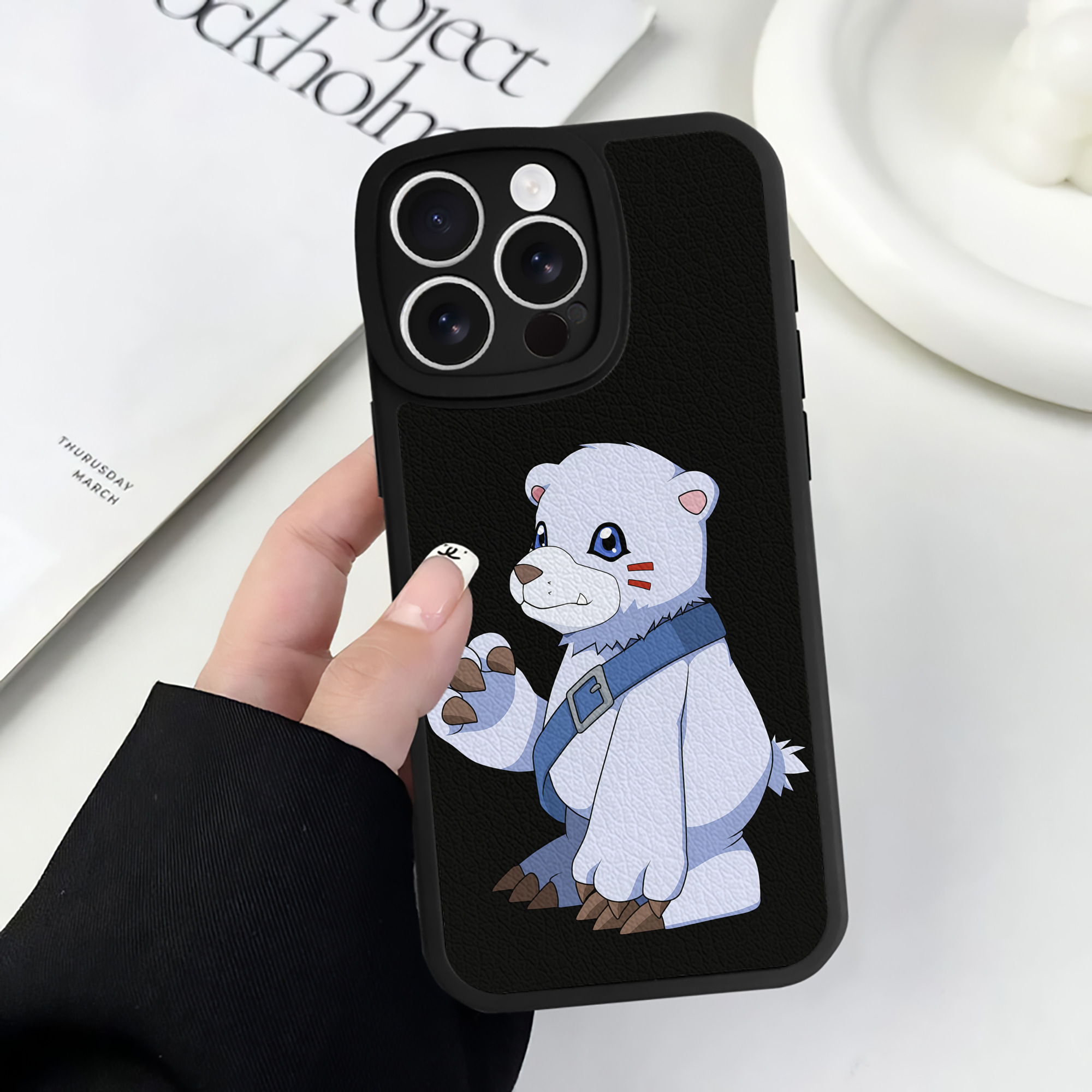 （画像用） Digimon デジタルモンスター/デジモン 【iPhone 16シリーズ対応】シリコンスマホケース（レザー調） 材質：シリコン